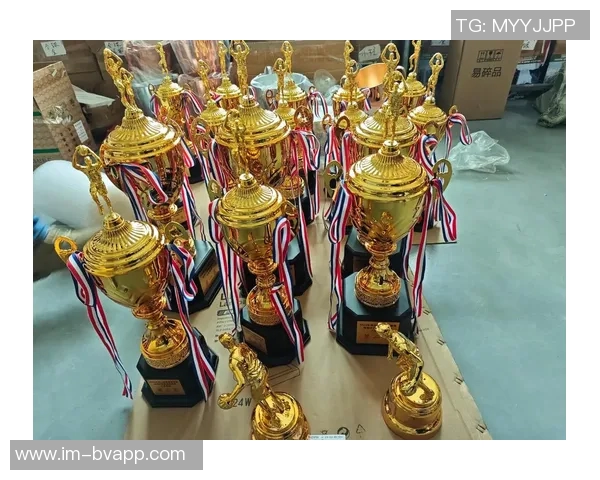 弗拉门戈球迷欢庆夺冠喜悦中奖杯疑似受损引发关注